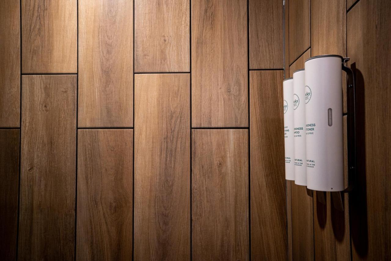 Mtn House By Basecamp Hotell Canmore Eksteriør bilde