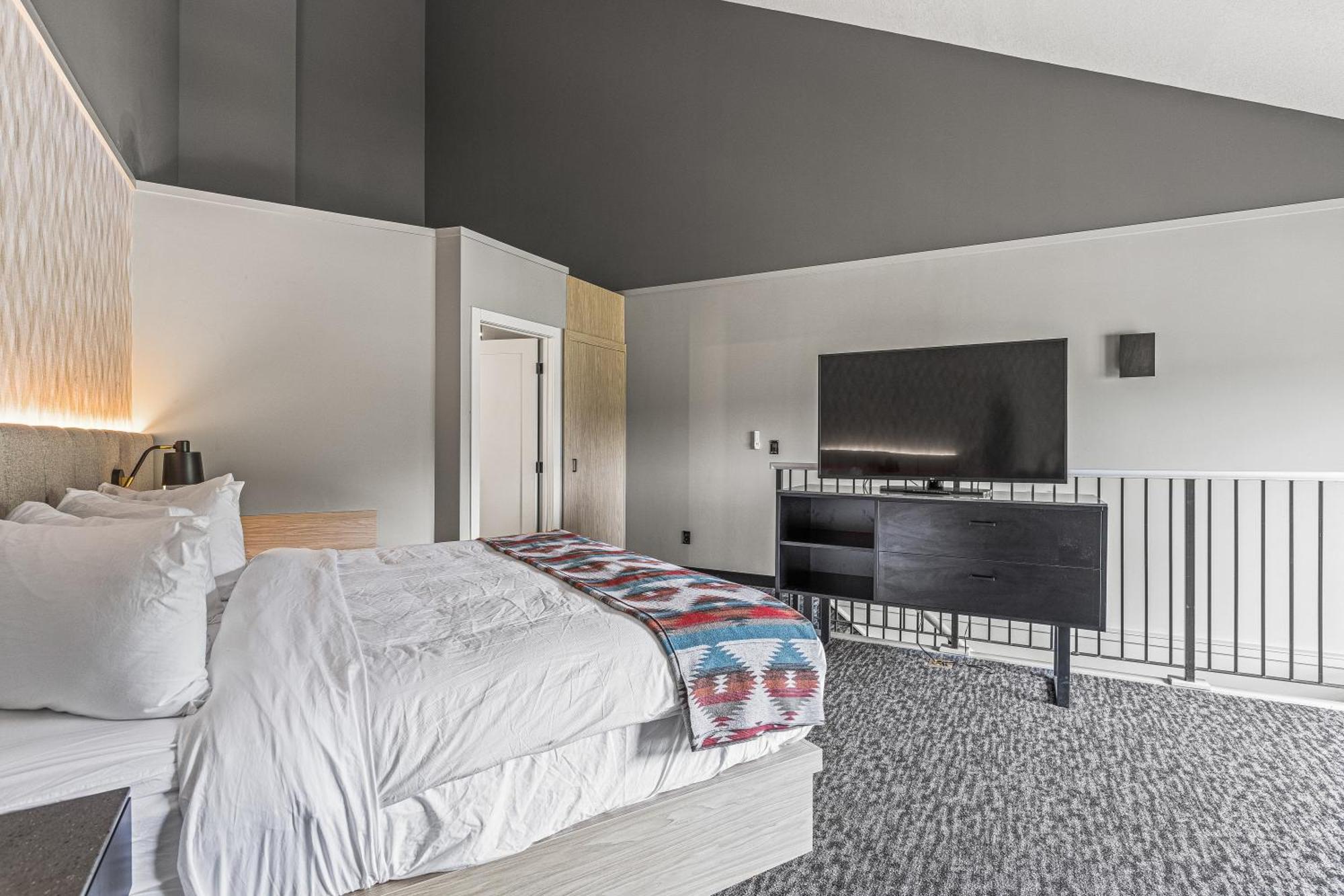 Mtn House By Basecamp Hotell Canmore Eksteriør bilde